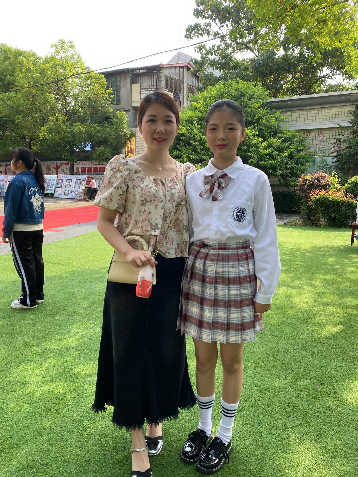 朵朵和妈妈出游